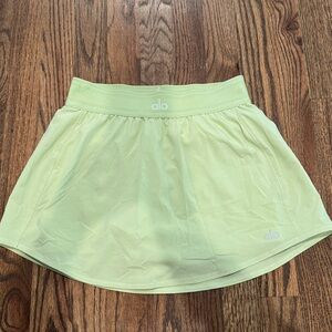 Alo Light iced green tea skirt in great used condition.